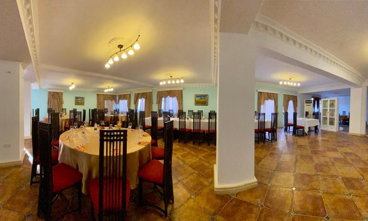 Pilo Lala Hotel Lushnje Bagian luar foto