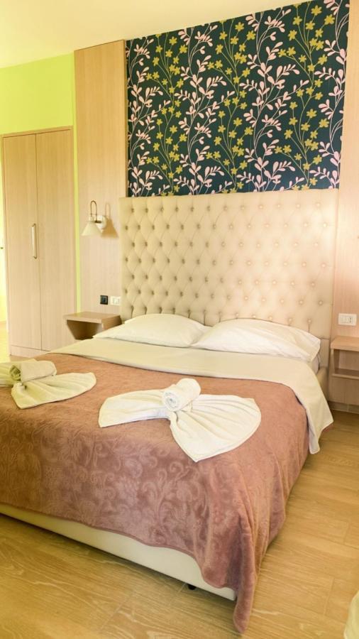 Pilo Lala Hotel Lushnje Bagian luar foto
